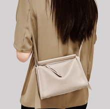 Xiao C&K flagship store bag women's 2024 new women's bag crossbody bag large capacity shoulder bag commuting pillow bag