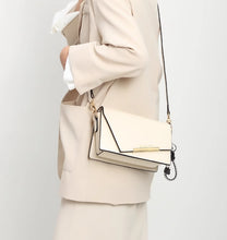 Hong Kong daigou women's bag texture crossbody bag shoulder bag for girls 2024 new small square bag women's fashion bag trend