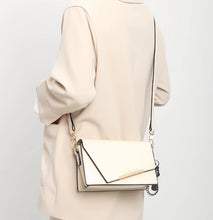 Hong Kong daigou women's bag texture crossbody bag shoulder bag for girls 2024 new small square bag women's fashion bag trend