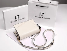 Hong Kong daigou women's bag texture crossbody bag shoulder bag for girls 2024 new small square bag women's fashion bag trend