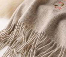 Woolen scarf for women, autumn and winter cashmere gift for mothers, scarf for middle-aged and elderly people, grandmother and elders gift box