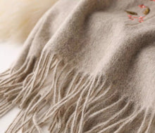 Woolen scarf for women, autumn and winter cashmere gift for mothers, scarf for middle-aged and elderly people, grandmother and elders gift box