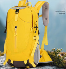 New outdoor backpack for men and women, hiking, camping, adventure travel bag, lightweight and waterproof 40 liter multifunctional hiking bag