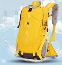 New outdoor backpack for men and women, hiking, camping, adventure travel bag, lightweight and waterproof 40 liter multifunctional hiking bag