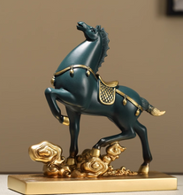 New Chinese style high-end horse ornaments have achieved immediate success and risen to fame. Office owners have desktop decorations and opening gifts