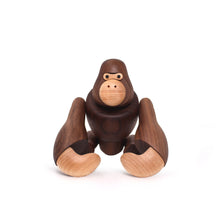 Manufacturer wholesales wooden handicrafts, gorilla creative ornaments that can be hung as diamond gifts, and wooden home decorations