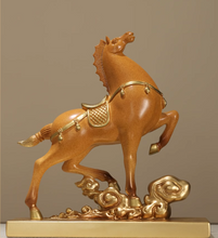 New Chinese style high-end horse ornaments have achieved immediate success and risen to fame. Office owners have desktop decorations and opening gifts