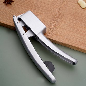 Alloy two-in-one garlic press, manual garlic masher, garlic cutter, household garlic mixer, garlic tamper