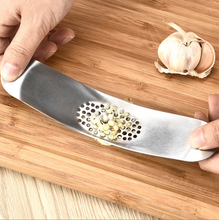 Manual garlic press Stainless steel ginger press garlic press Swing garlic press