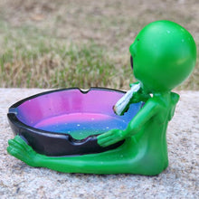 Resin alien sculpture ashtray home decoration