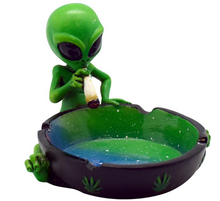 Resin alien sculpture ashtray home decoration