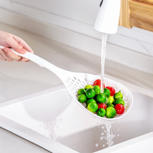 Kitchen Tools Large Nylon Household Long Handle Non-Slip Oval Drain Spoon Drainage Scoop Vegetable Strainer Noodle Colander